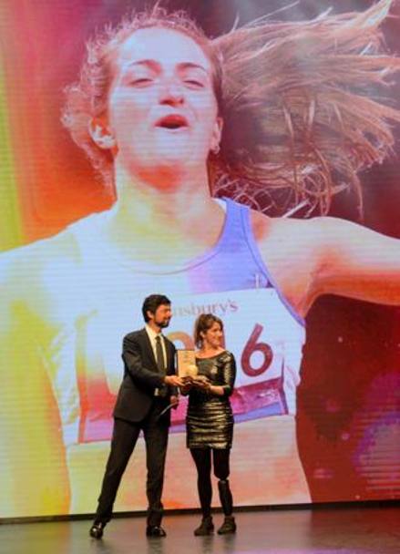 Martina Caironi col premio Atleta Paralimpica del 2015. Bozzani